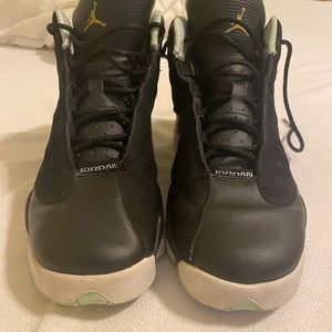 Jordan 13 “Mint” 7.5y or a women’s 9. In great shape, 8:10. No box.
